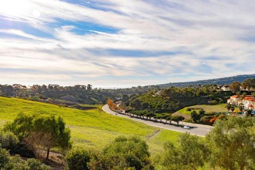 'Sunsets Over Catalina' - An Insider's Secret Hideaway with an Ocean View!