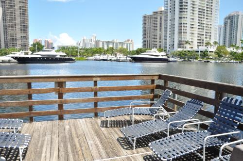 Yacht Club - image 2