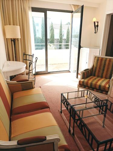 Avignon Grand Hotel - image 12