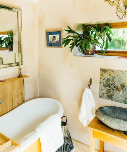 Romantic Country Annex With Views - 10 min to Bath in Wick