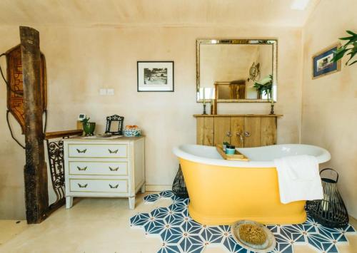 Romantic Country Annex With Views - 10 min to Bath in Wick