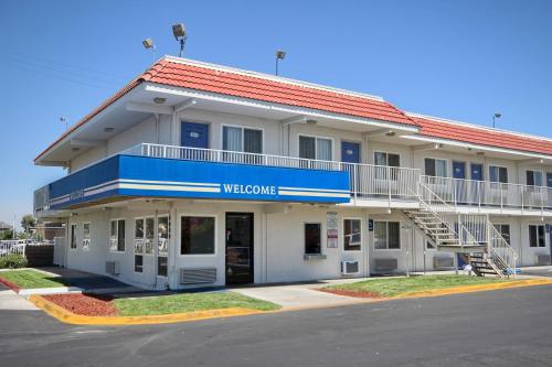 Motel 6-Fresno, CA - Blackstone South - main image