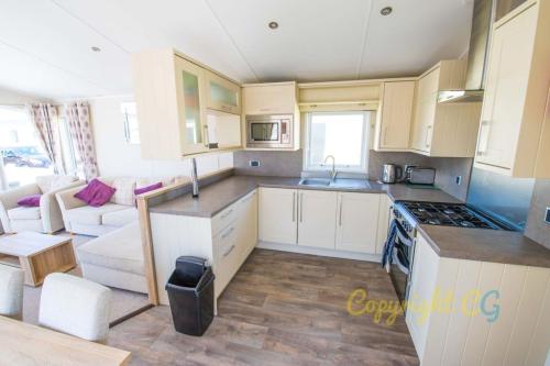 SBL54 - Camber Sands Holiday Park - Mini Lodge - 3 Bedrooms - Decking - Dishwasher - Private Parking, Camber (foto 6)