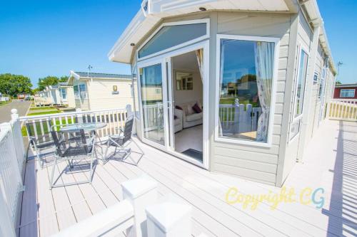 SBL54 - Camber Sands Holiday Park - Mini Lodge - 3 Bedrooms - Decking - Dishwasher - Private Parking, Camber (foto 2)