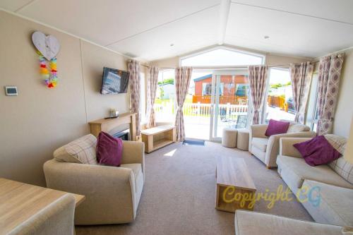 SBL54 - Camber Sands Holiday Park - Mini Lodge - 3 Bedrooms - Decking - Dishwasher - Private Parking, Camber (foto 4)