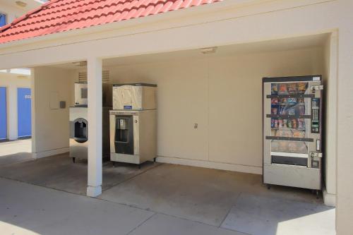Bridgeview Hotel – Fresno, CA
