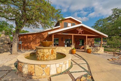 Sun Outdoors Lake Travis in Hudson Bend, USA