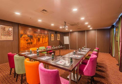 B&B HOTEL Colmar Liberté 4 étoiles - Hotel - Colmar