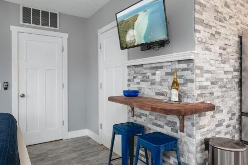 Harbor Studio Close to Downtown Beaches and Wineries in Traverse City, USA