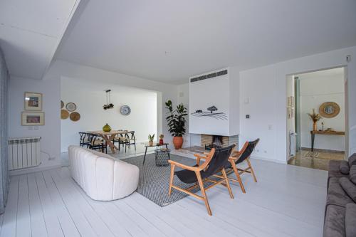 Spacious VIlla with Swiming Pool and Terrace Spacious VIlla with Swiming Pool and Terrace