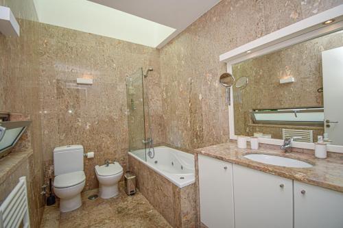 Spacious VIlla with Swiming Pool and Terrace Spacious VIlla with Swiming Pool and Terrace