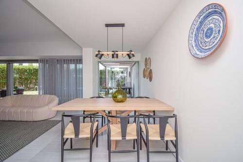 Spacious VIlla with Swiming Pool and Terrace Spacious VIlla with Swiming Pool and Terrace