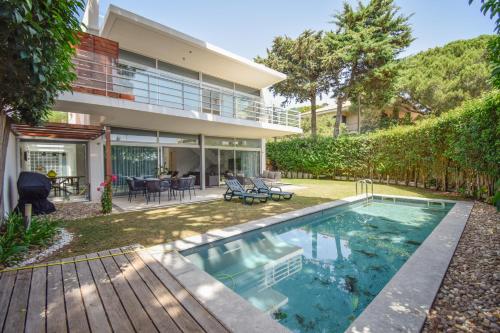 Spacious VIlla with Swiming Pool and Terrace Spacious VIlla with Swiming Pool and Terrace