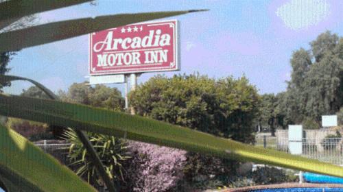 Arcadia Motor Inn The 3.5-star Arcadia Motor Inn offers comfort and convenience whether youre on business or holiday in Corowa. The hotel offers a high standard of service and amenities to suit the individual needs of