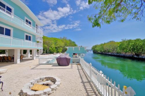 CASA BAHIAMAR Stunning Home - 28 DAY MINIMUM, Pool AND DOCK in Key Largo, USA