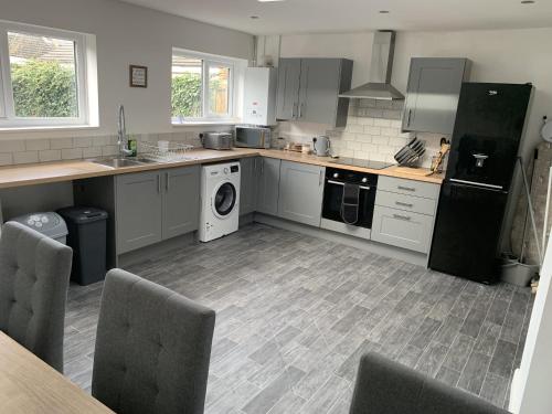 kök, Large 3 Bed House - Awsworth - J26 M1 - Ideal for Contractors or Families - Sleeps - 6 in Cossall