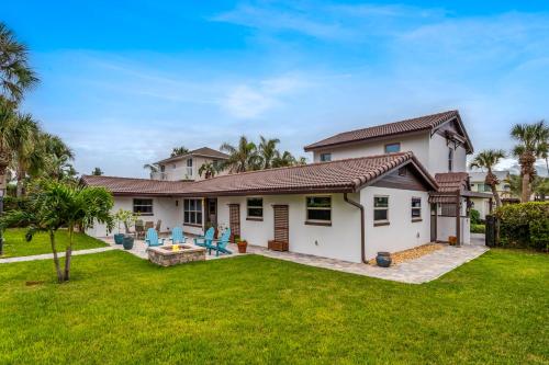 New Dolce Vita Pool Across from Beach Access Walk to River Access Close to Flagler in New Smyrna Beach, USA