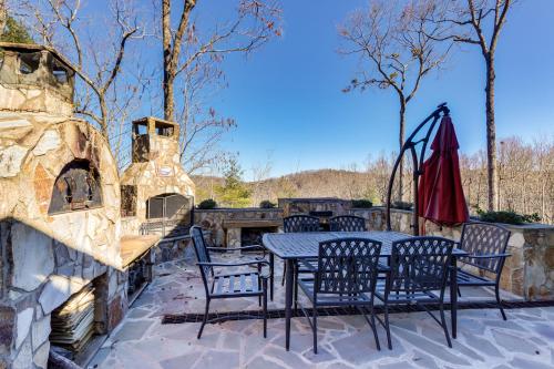 Gorgeous Blue Ridge Mountain Retreat Deck and View! in Blue Ridge, USA