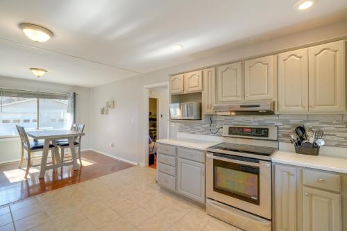 Group-Friendly Durham Home 6 Mi to Duke University in Durham, USA