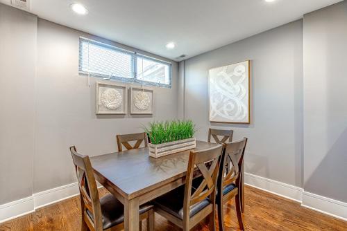 Spacious Ukrainian Village Retreat in Chicago, USA