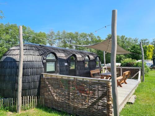 Tiny Igloo Galadriel 6.3km von Tarbek entfernt