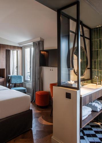 room detail thumbnail 1