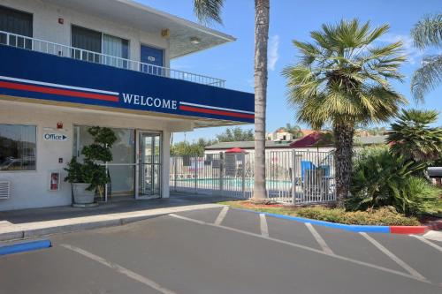 Motel 6-Tulare CA - image 14