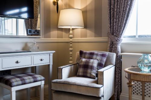 Down Hall Hotel - image 12