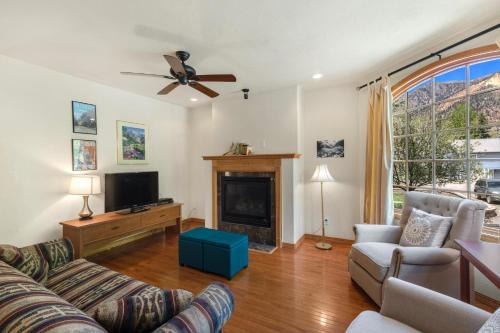 Portland Park Townhome - Unit 1 - image 9