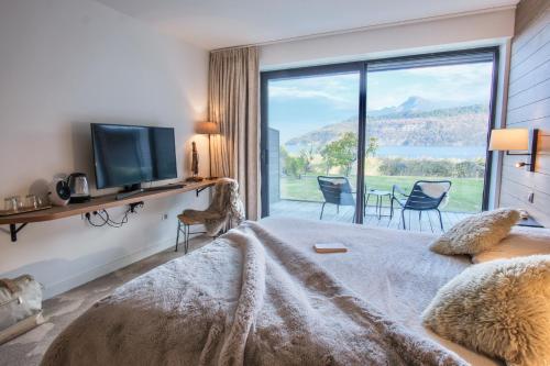 Double Bedroom Lake View