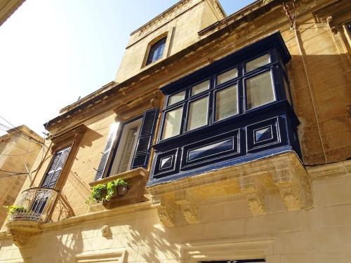 TheBlueHouseMalta Stay at Birgu s most photographed house 360 view from rooftop terraces
