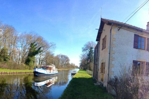 . Appartement d'une chambre avec wifi a Bourg le Comte