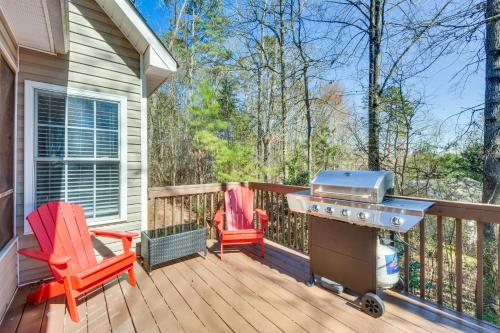 Lake Hartwell Retreat with 2-Tier Dock and Boat Slip!