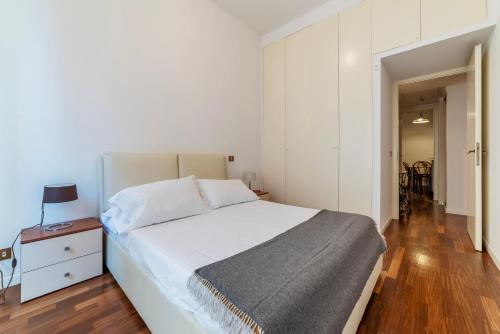 A stone’s throw from the Colosseum! - image 6