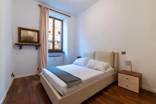 A stone’s throw from the Colosseum! - image 10