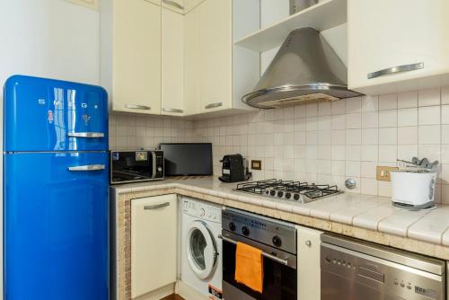 A stone’s throw from the Colosseum! - image 3