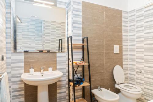 Shower, Free Parking Napoli vista mare in San Giovanni a Teduccio