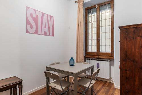 A stone’s throw from the Colosseum! - image 11