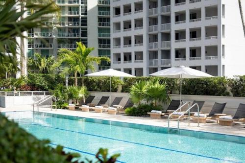 AKA Brickell Luxury Residences Free Parking thumb 4