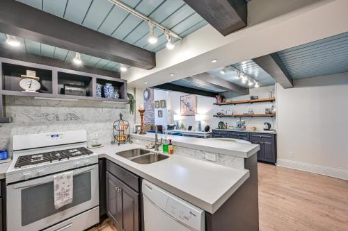 Historic Palace Loft with Reserved Parking Space!