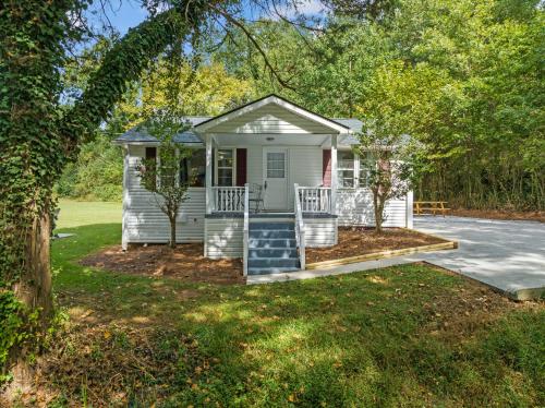 New Listing! Downtown Dahlonega Destination