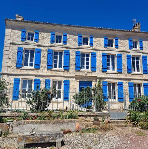 Maison de 4 chambres avec terrasse a Saint Mande sur Bredoire - Location saisonnière - Saint-Mandé-sur-Brédoire