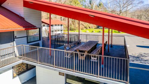 Bear Creek Inn Gatlinburg TN - image 10