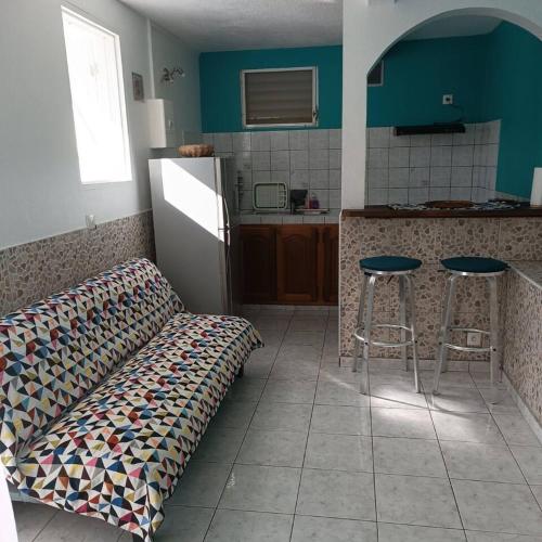Maison charmante au cœur de Le Gosier avec cheminée - image 5