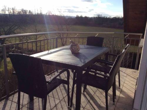 Schöne Ferienwohnung am Fuße der Rhön. (Schone Ferienwohnung am Fuße der Rhon.) in 艾興采爾