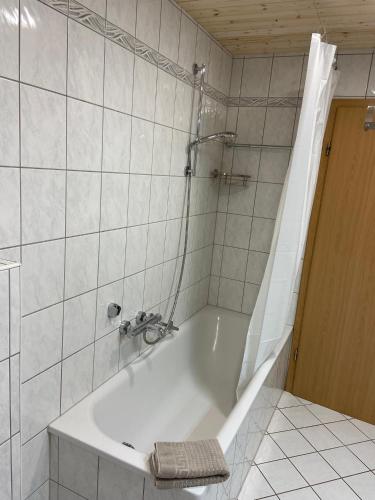 Fürdőszoba, Monteurwohnung Dornfelder in Kitzingen