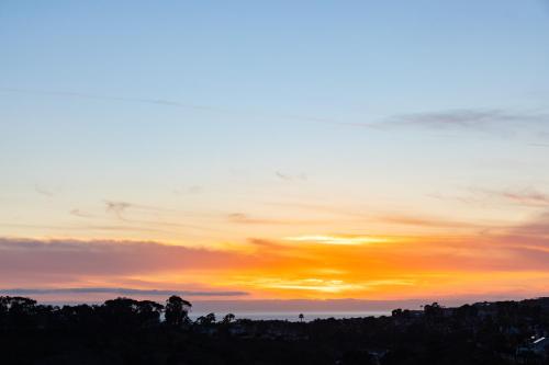 'Sunsets Over Catalina' - An Insider's Secret Hideaway with an Ocean View!