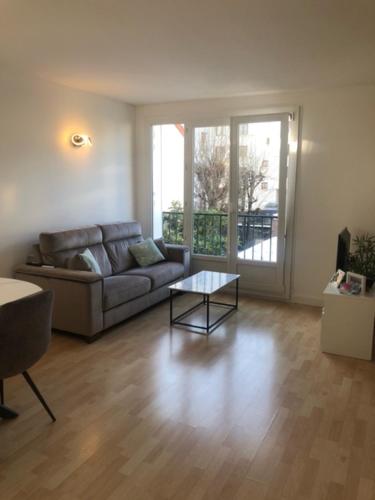 Beautiful and quiet 1 bedroom 10min from Paris