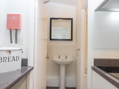 Clements Cottage Paignton - image 3