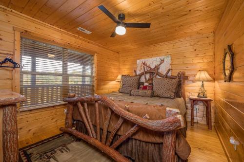 Eagles View 3 king br 3 bath no step entrance hot tub Wi-Fi game room peaceful deck griddle - image 7